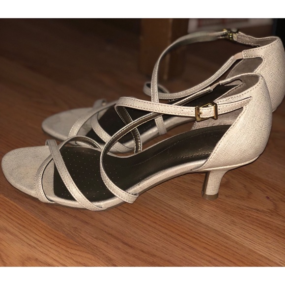 DSW Gold/Nude Kitty Heel - Picture 3 of 3